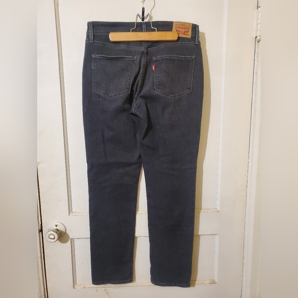 Levis - Picture 4 of 4
